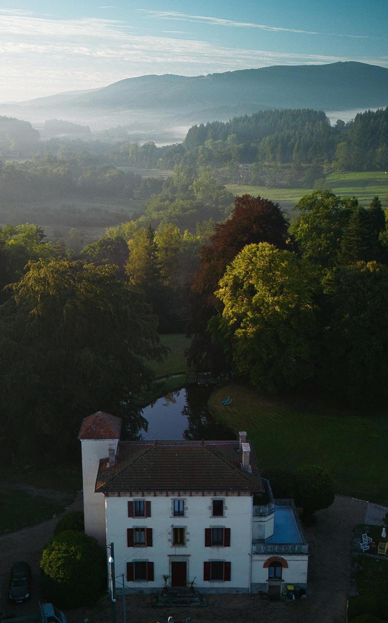 Bed and Breakfast Domaine de Marchal Celles-Sur-Durolle Exterior foto