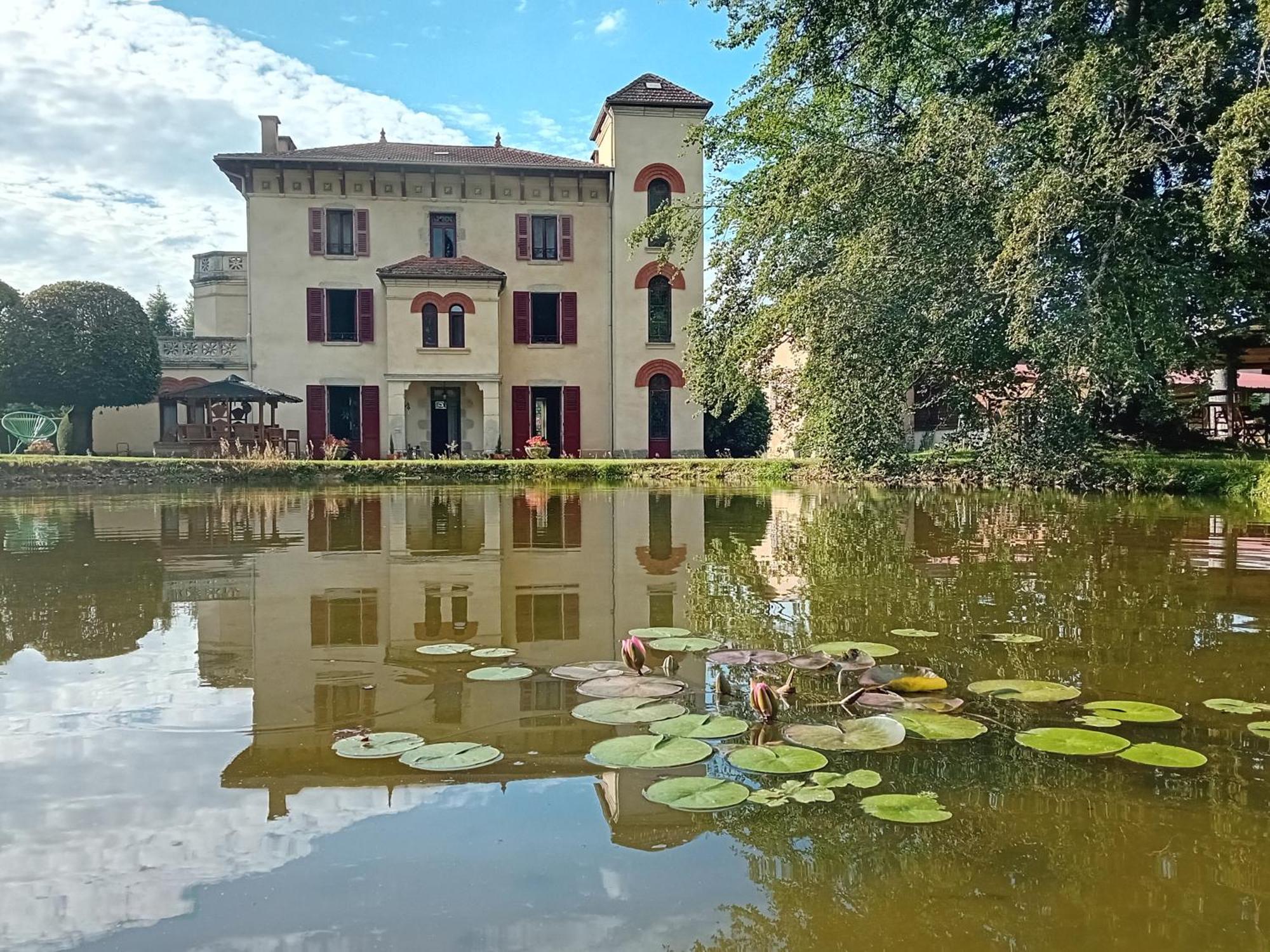 Bed and Breakfast Domaine de Marchal Celles-Sur-Durolle Exterior foto